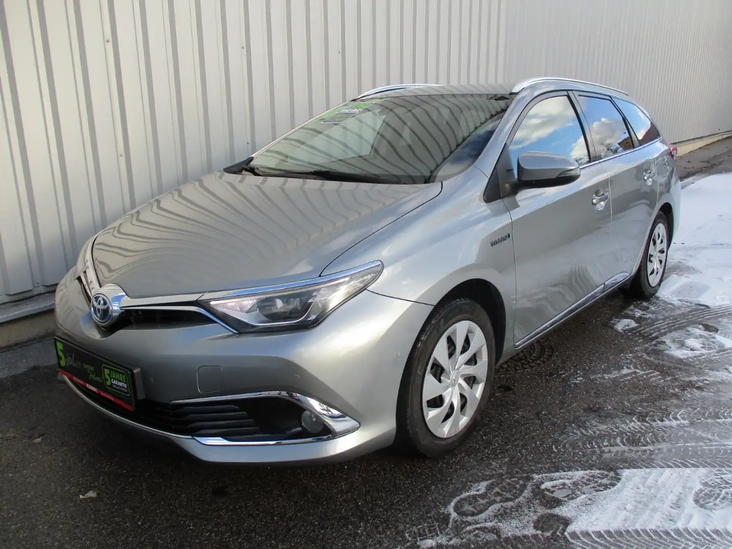 Toyota Auris TS 1.8 VVT-i Hybrid Lounge Navi+SHZ+Kam. Grau - 2