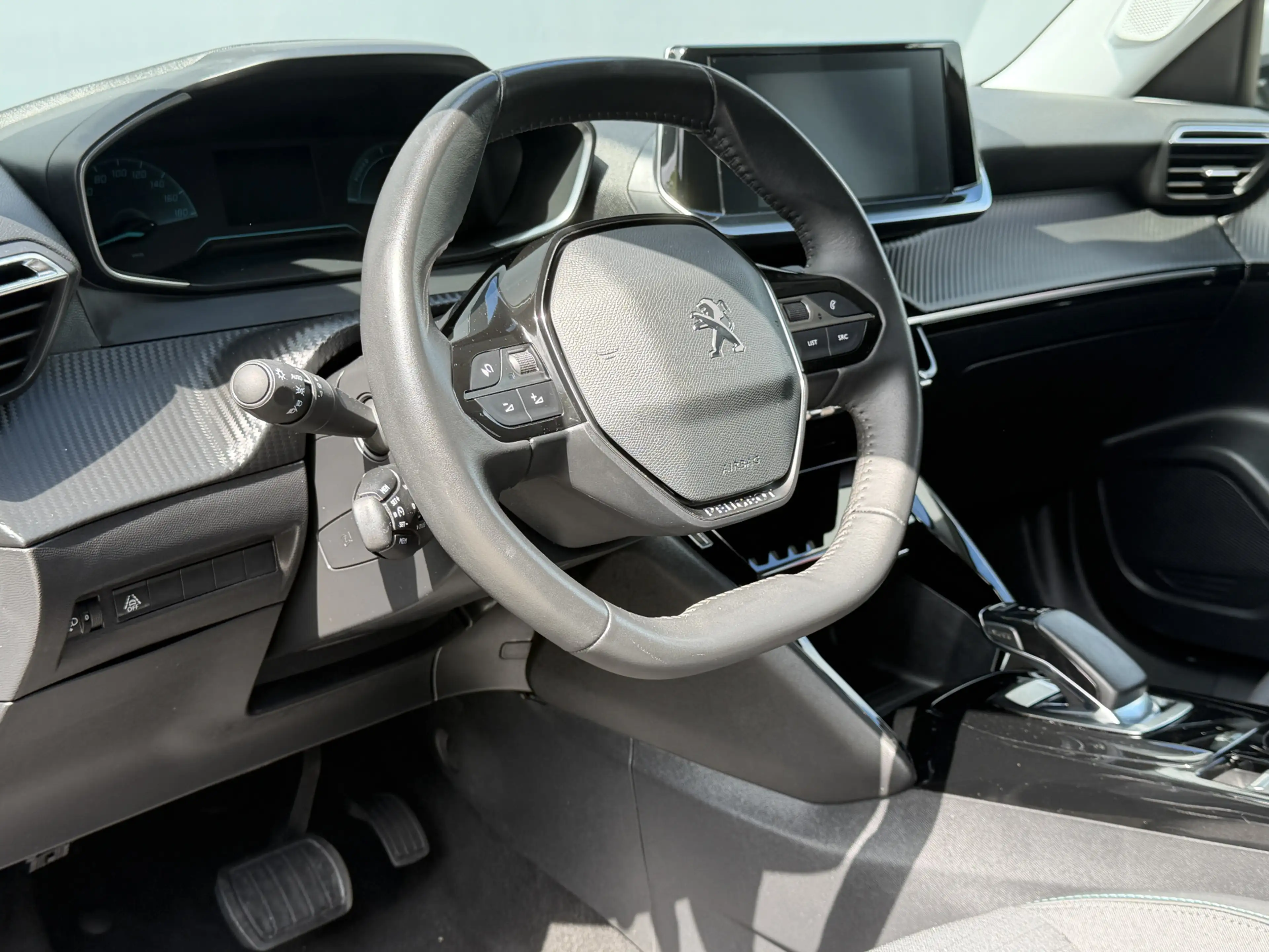 Peugeot e-2008 BWJ 10-2021 | EV 136PK Allure 50 kWh | CLIMA | CAR — photo 3