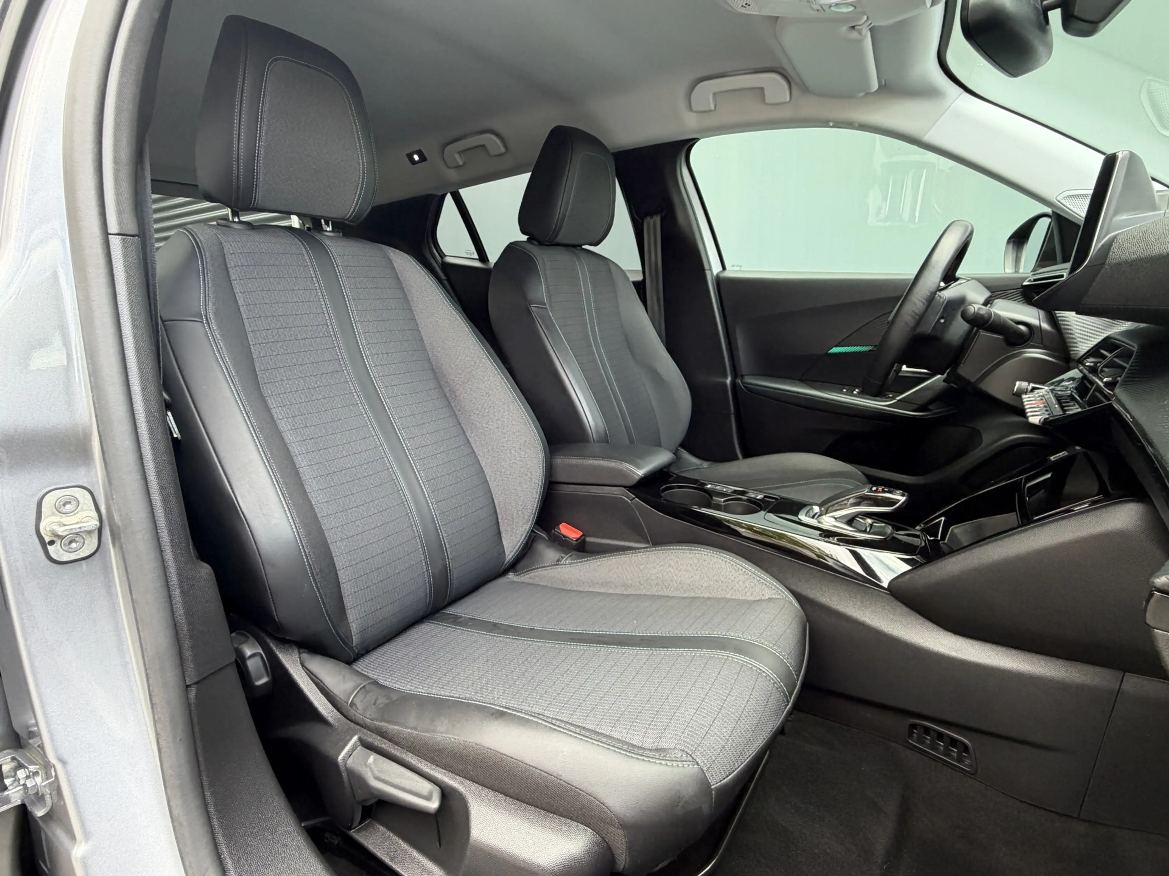 Peugeot e-2008 BWJ 10-2021 | EV 136PK Allure 50 kWh | CLIMA | CAR — photo 49
