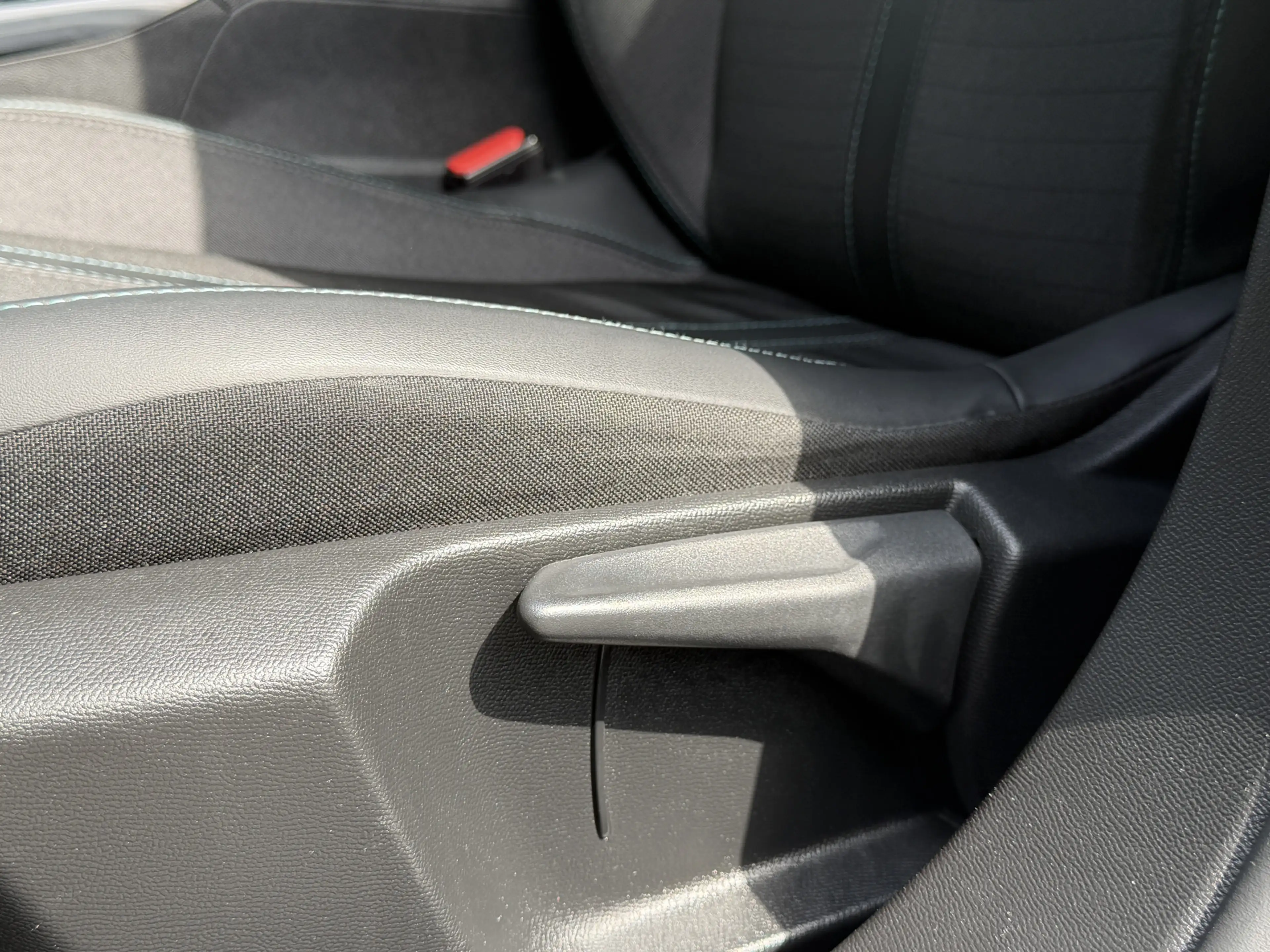Peugeot e-2008 BWJ 10-2021 | EV 136PK Allure 50 kWh | CLIMA | CAR — photo 41