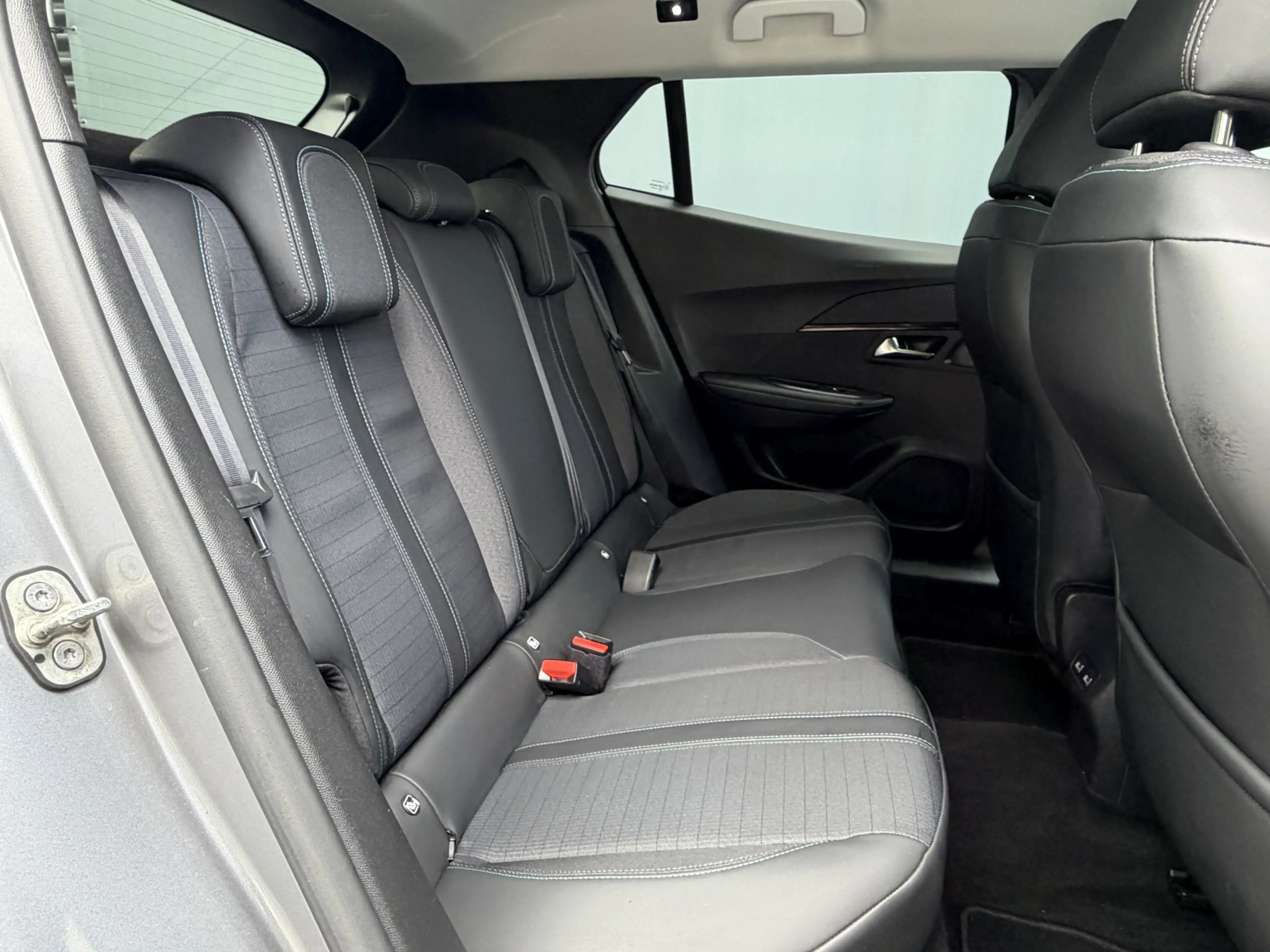 Peugeot e-2008 BWJ 10-2021 | EV 136PK Allure 50 kWh | CLIMA | CAR — photo 48