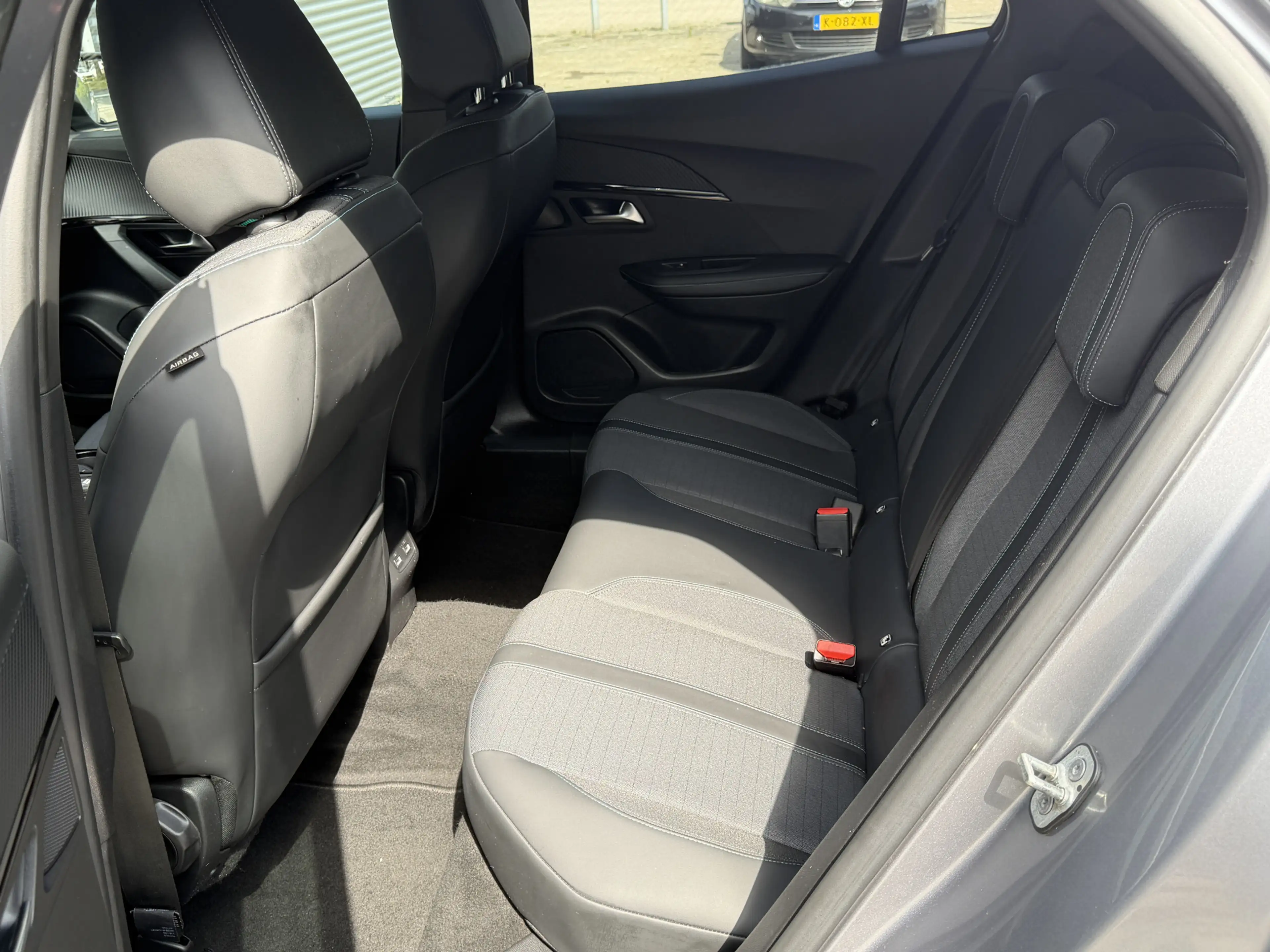 Peugeot e-2008 BWJ 10-2021 | EV 136PK Allure 50 kWh | CLIMA | CAR — photo 42