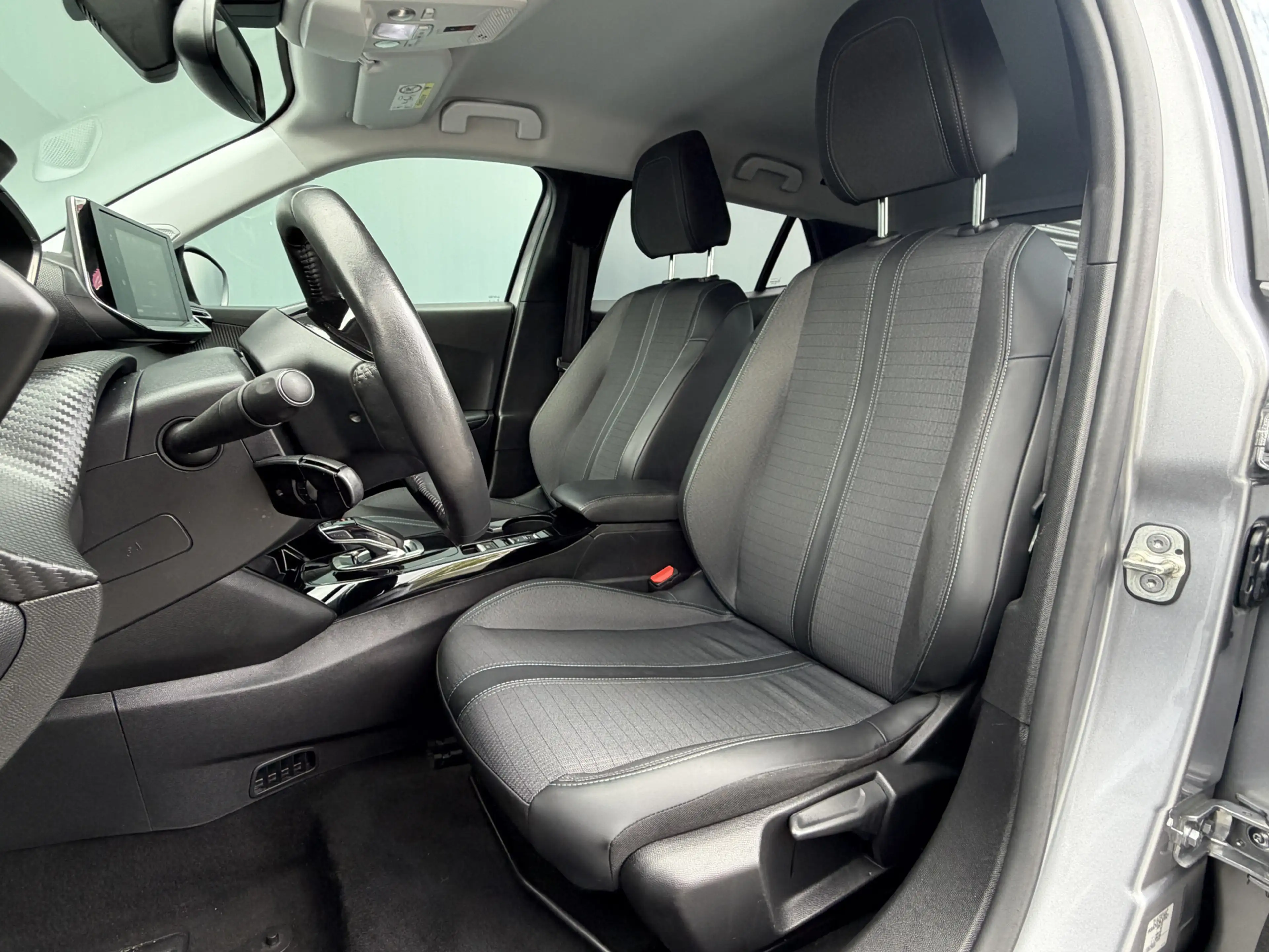 Peugeot e-2008 BWJ 10-2021 | EV 136PK Allure 50 kWh | CLIMA | CAR — photo 40