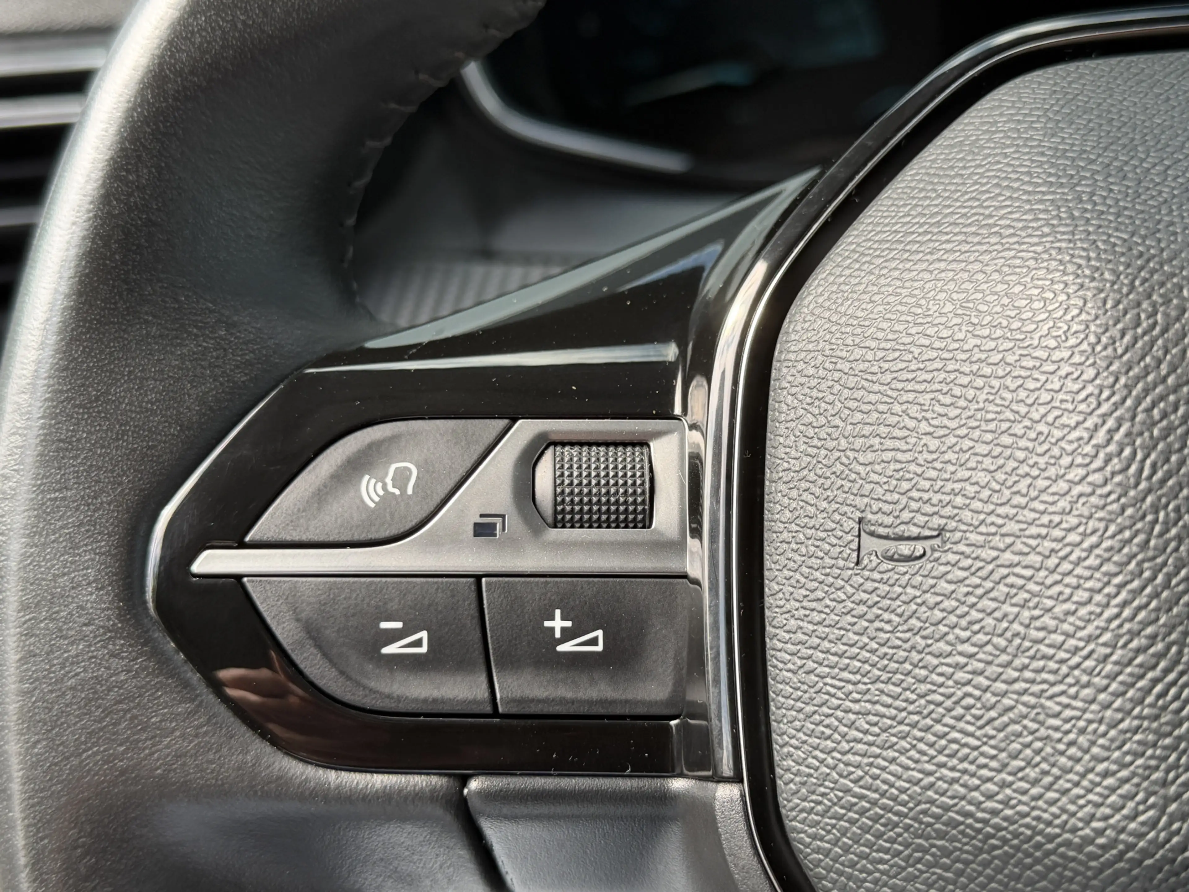 Peugeot e-2008 BWJ 10-2021 | EV 136PK Allure 50 kWh | CLIMA | CAR — photo 8