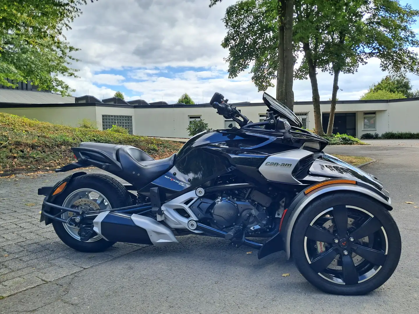 Can-Am Spyder F3 Blau - 2