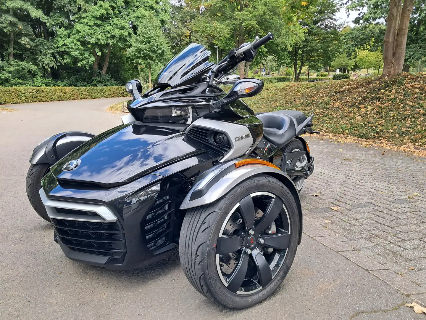 Can-Am Spyder F3 Blau - 1