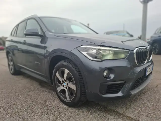 BMW X1 view 3