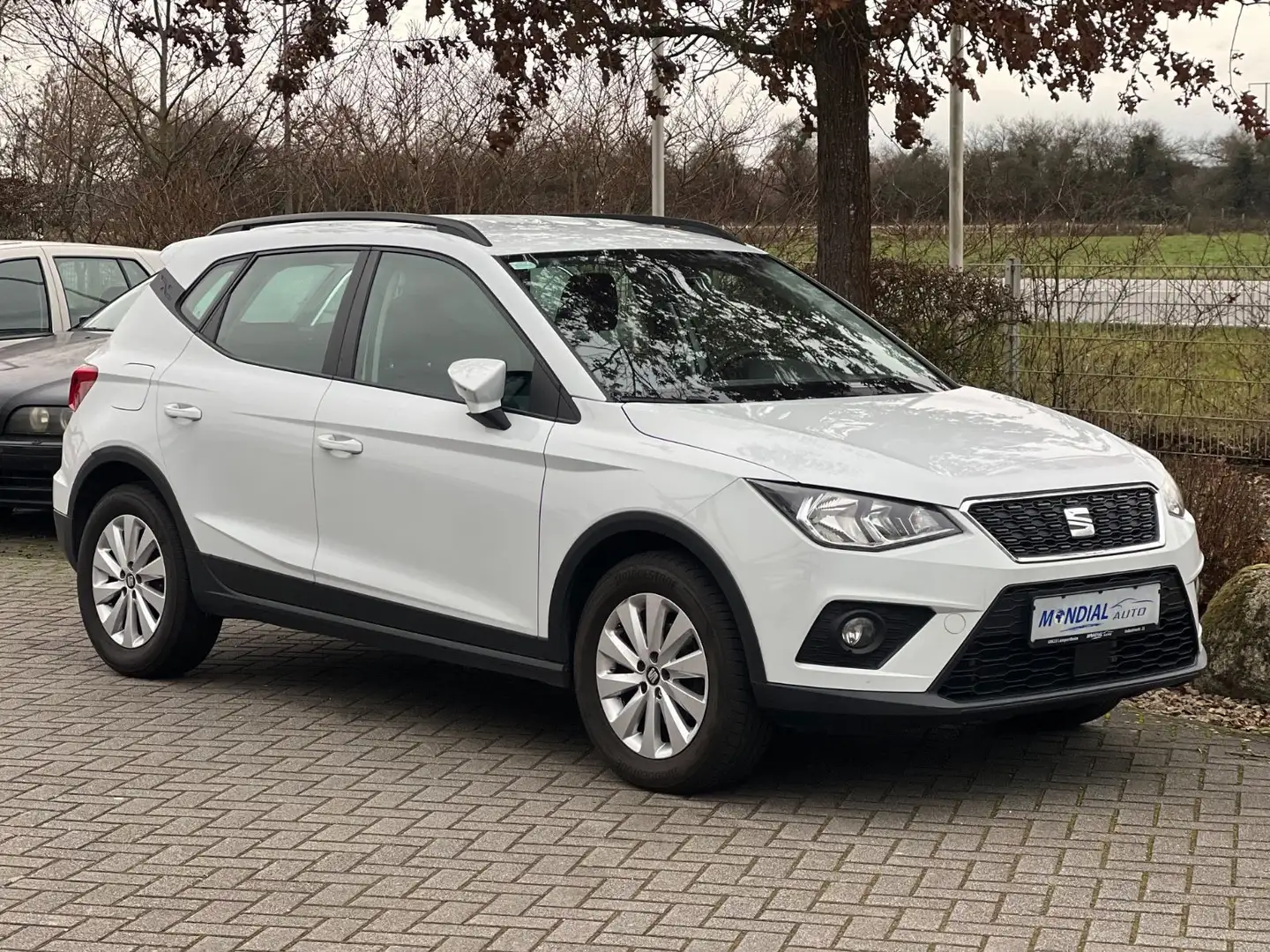SEAT Arona Style 1.6 TDI / 1-Hd / Klima / Navi / PDC Weiß - 1