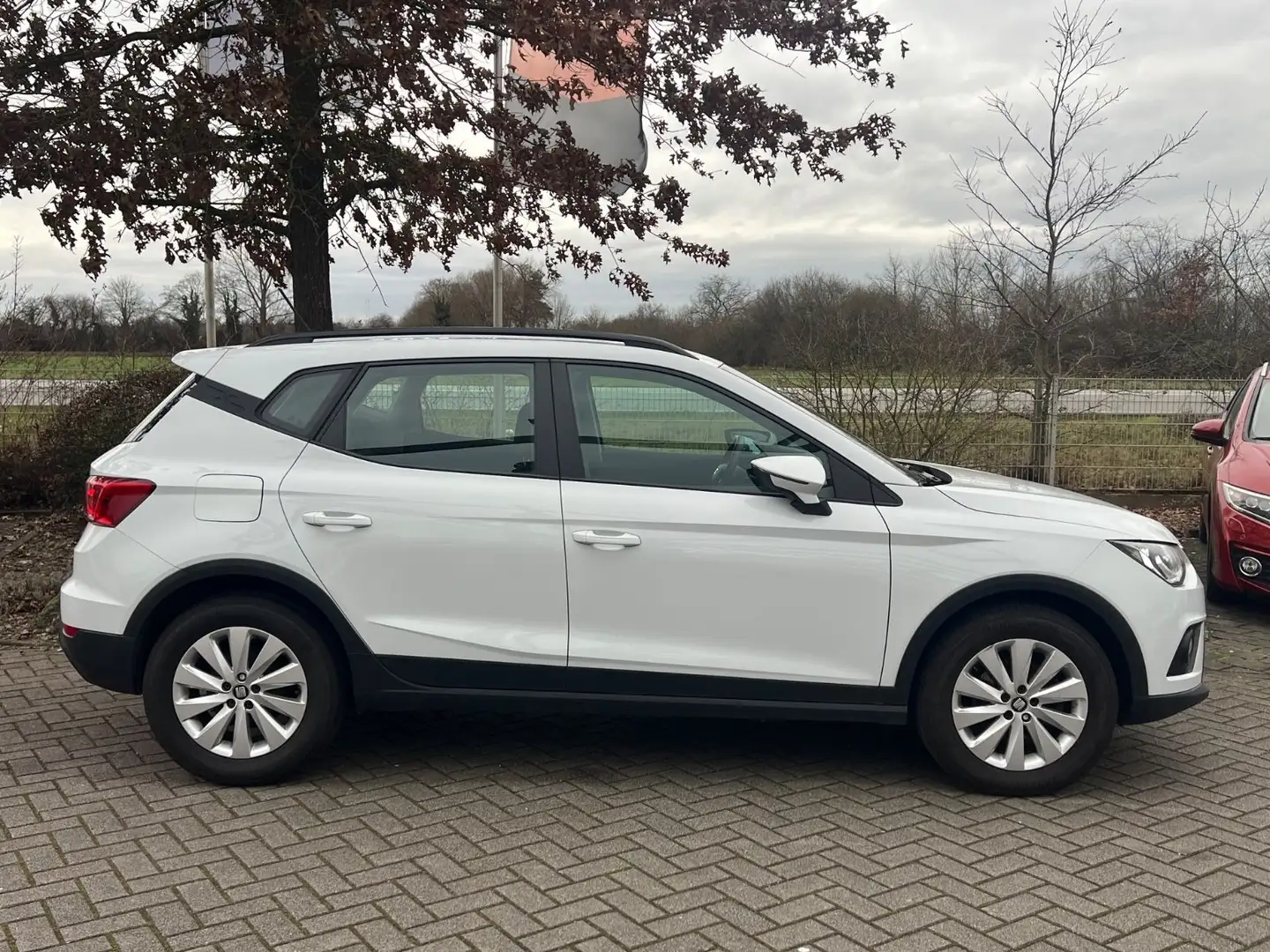 SEAT Arona Style 1.6 TDI / 1-Hd / Klima / Navi / PDC Weiß - 2