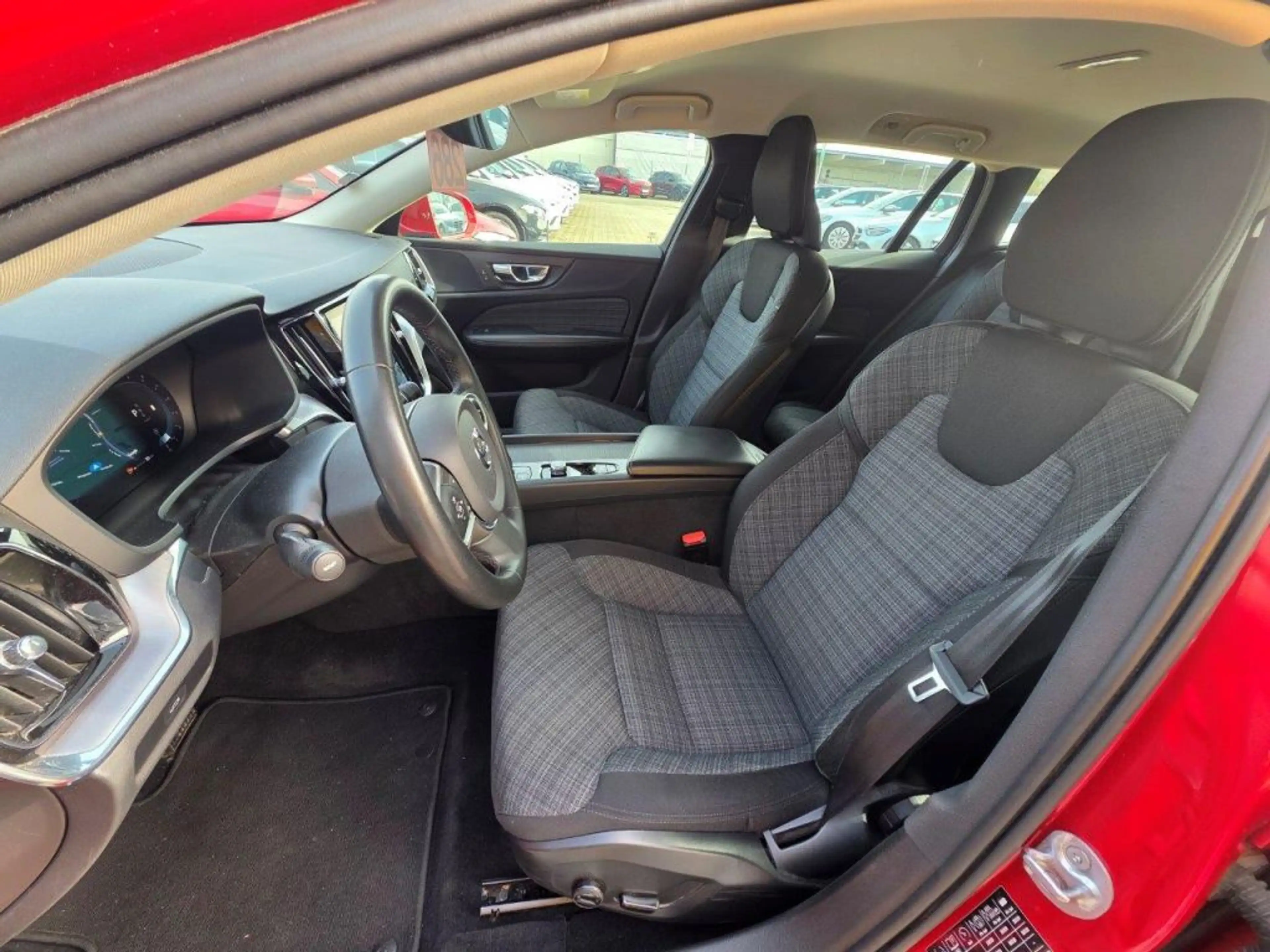 Volvo V60 B3 B DKG Core — photo 10