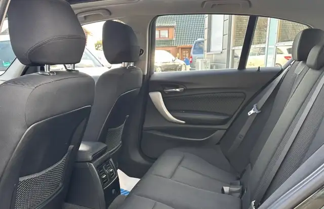 BMW 1 Series view 11