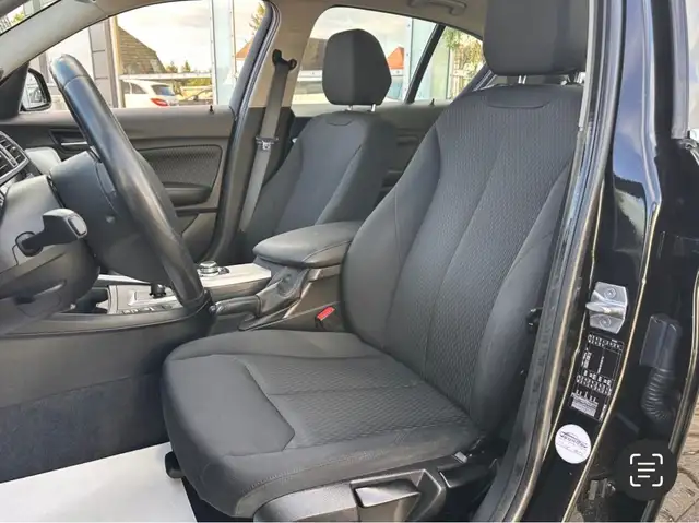 BMW 1 Series view 8