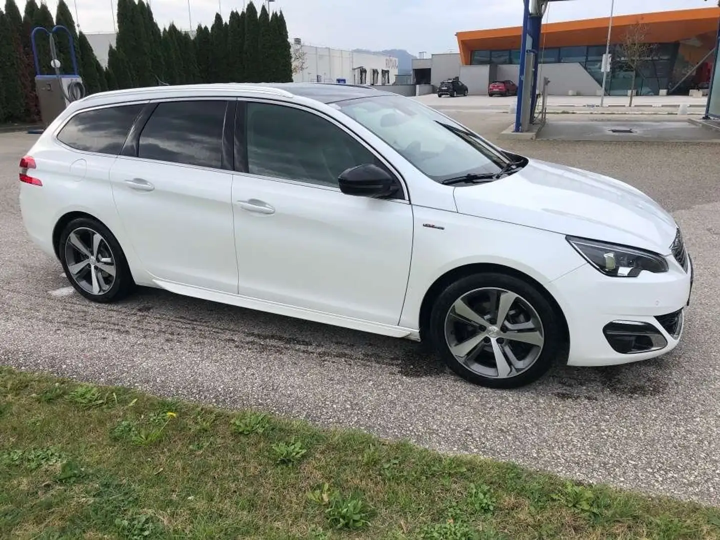 Peugeot 308 308 SW 1,6 BlueHDi 120 GT Line S Weiß - 1