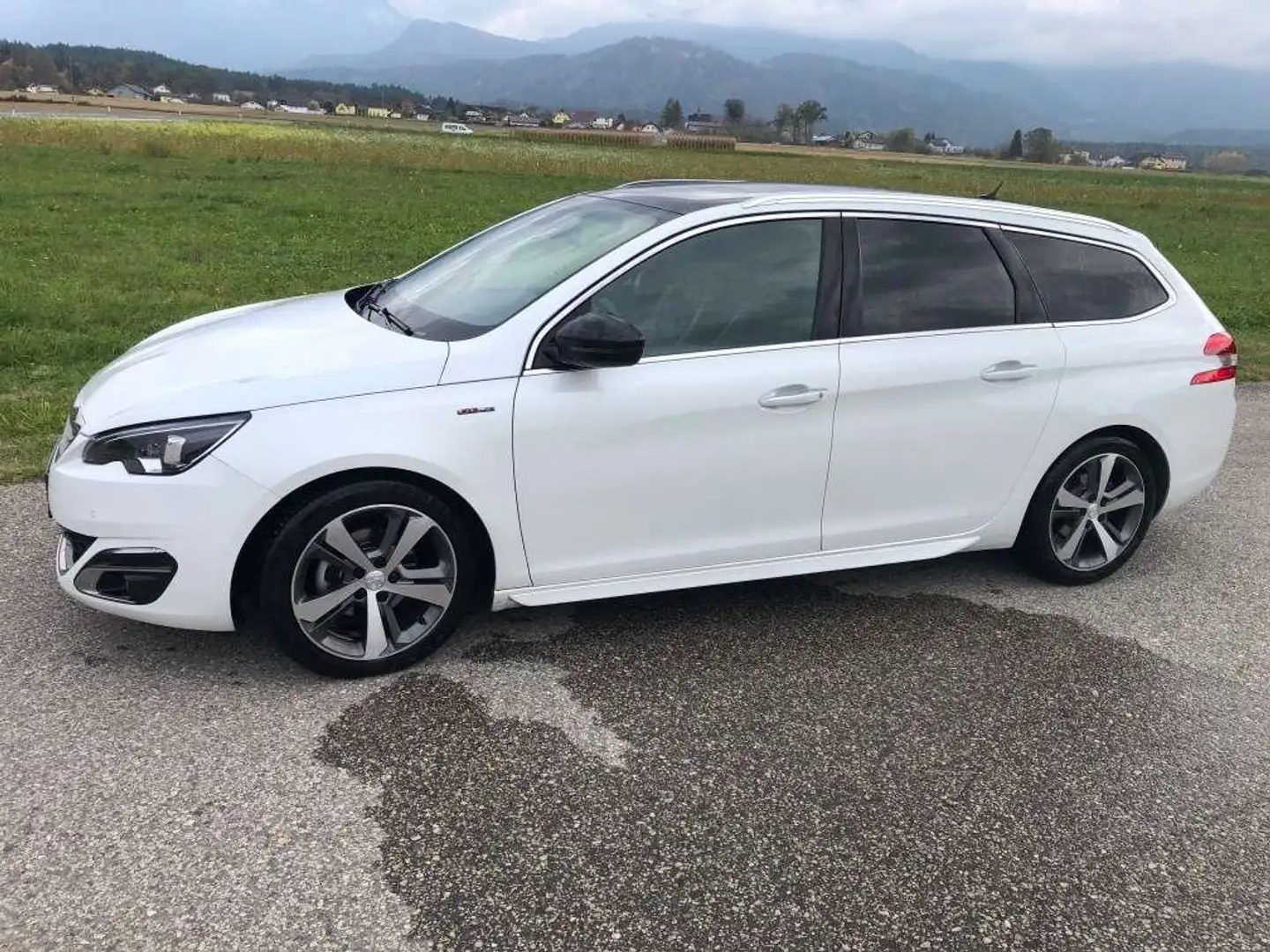 Peugeot 308 308 SW 1,6 BlueHDi 120 GT Line S Weiß - 2