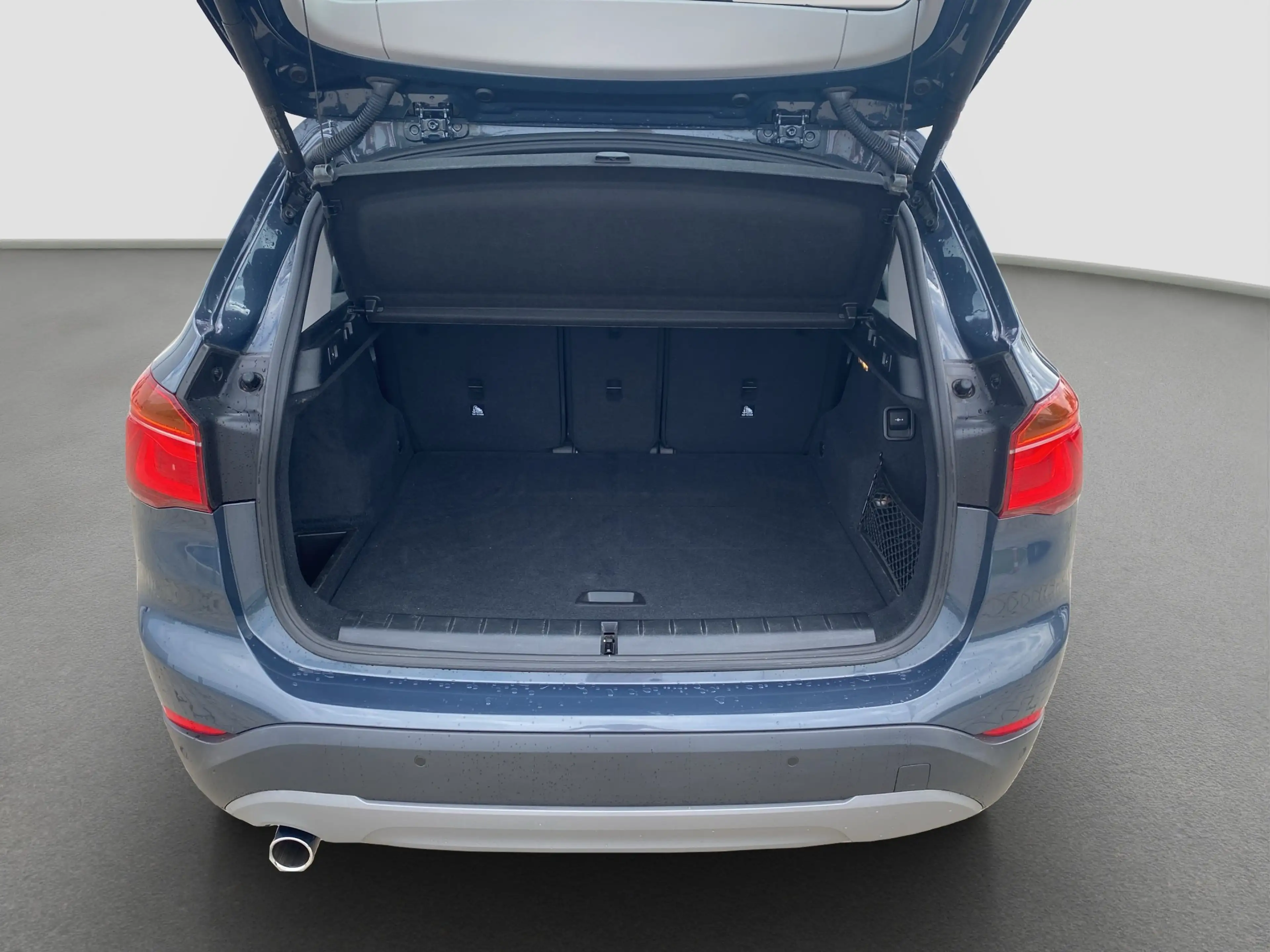 BMW X1 sDrive18i Advantage LED AHK Navi PDC RFK Tempo — photo 10