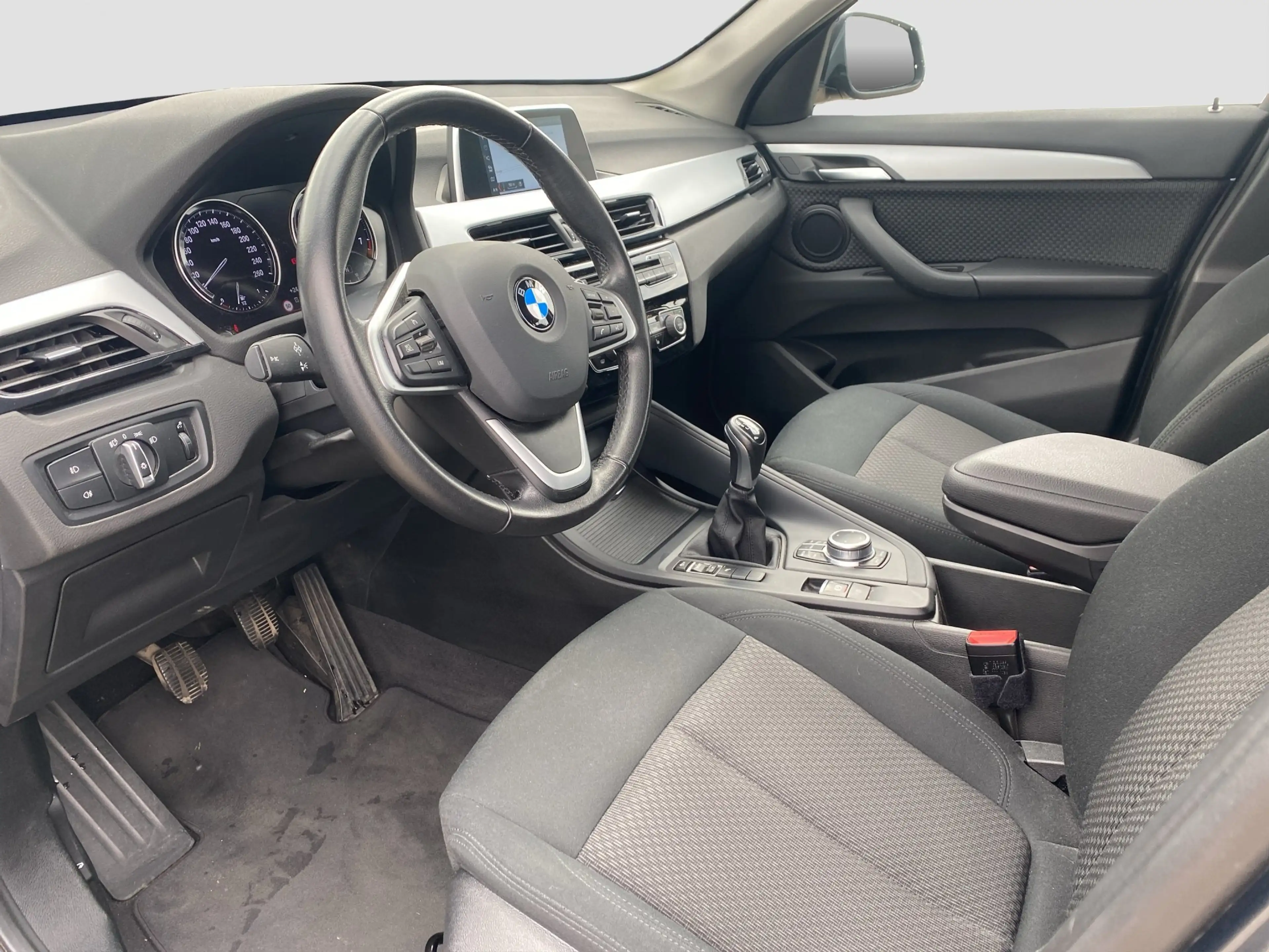 BMW X1 sDrive18i Advantage LED AHK Navi PDC RFK Tempo — photo 11