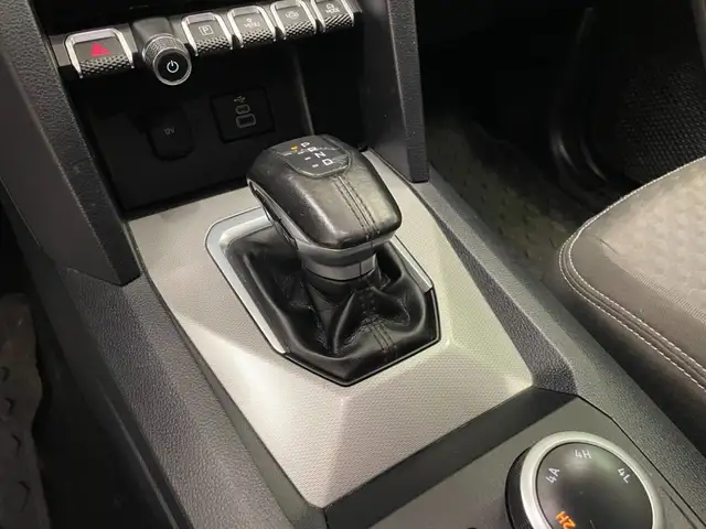 Volkswagen Amarok view 8