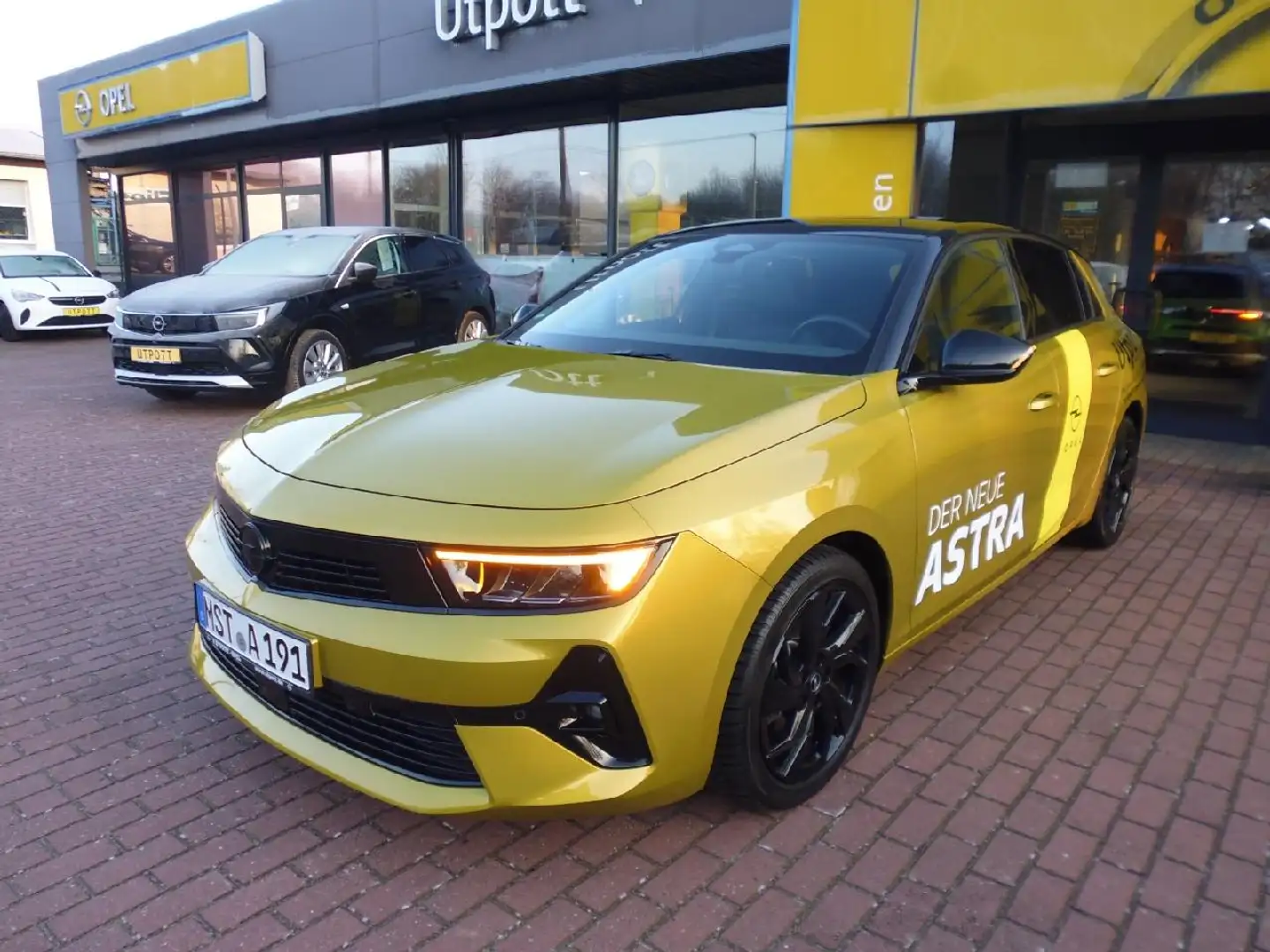 Opel Astra GS Line Giallo - 1