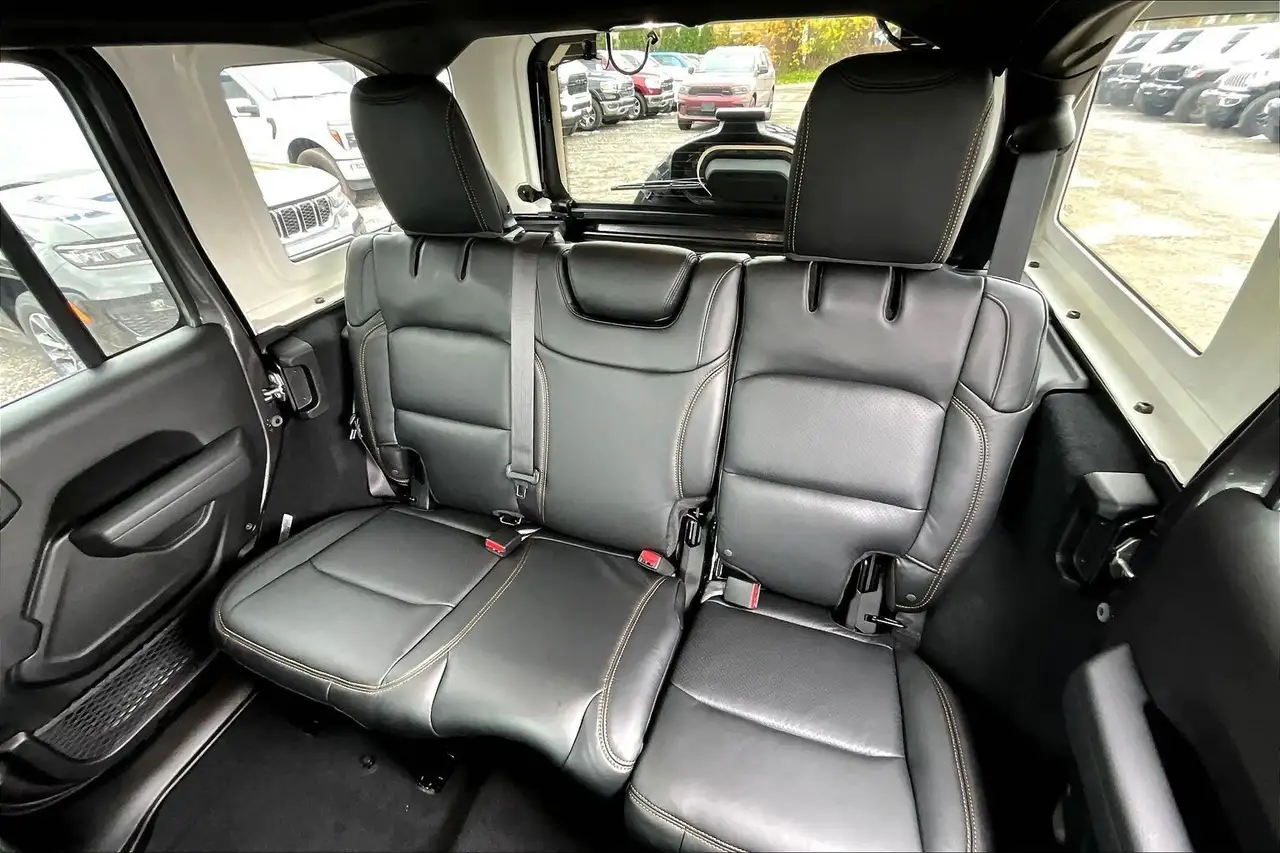 Jeep Wrangler снимка Jeep Wrangler