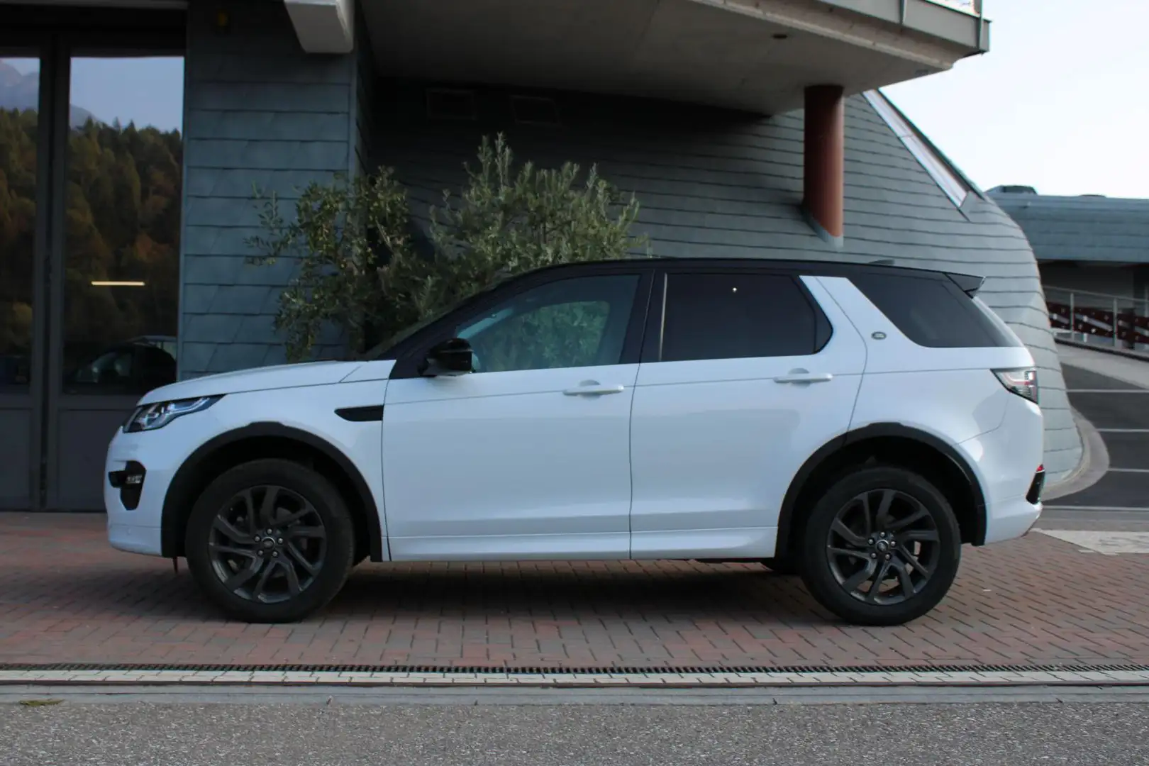 Land Rover Discovery Sport 2.0 TD4 180cv SE DYNAMIC *VINCOLOFINANZIAMENTO* Fehér - 2