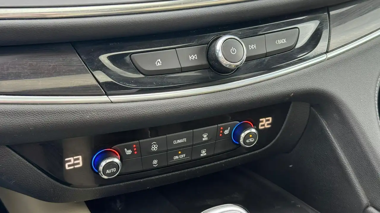 Buick Enclave снимка Buick Enclave