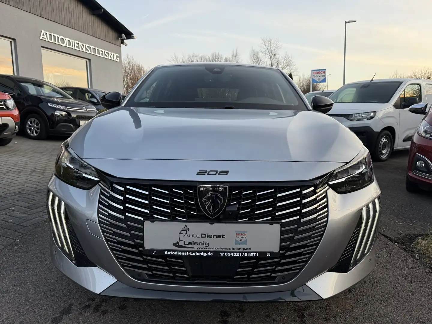 Peugeot 208 1.2 Hybrid 136  GT LED DAB 360° ACC NAVI Gris - 1