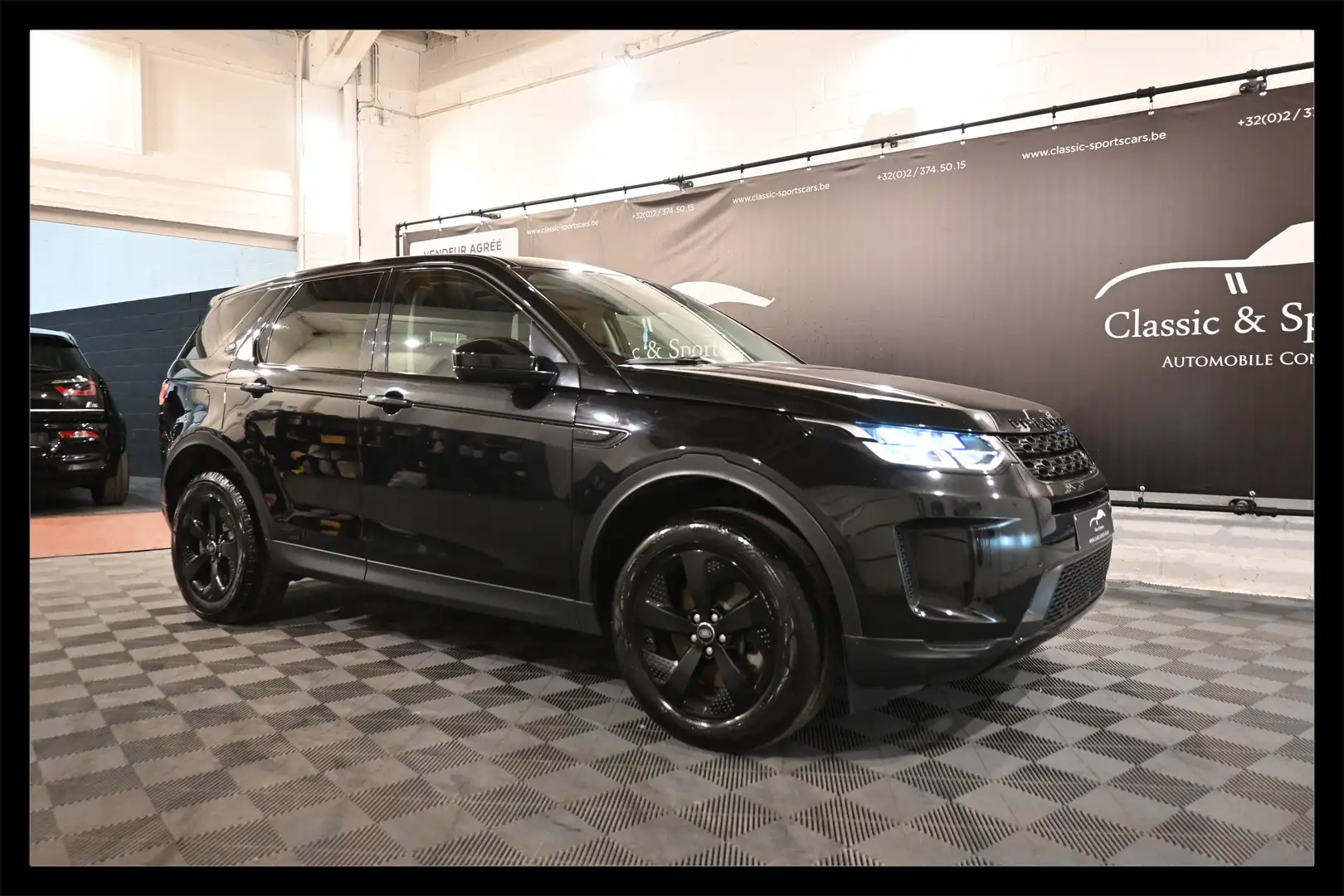 Land Rover Discovery Sport PHEV 1.5 Turbo 4WD P300e HSE / PANO / CAMERA /FULL Noir - 1