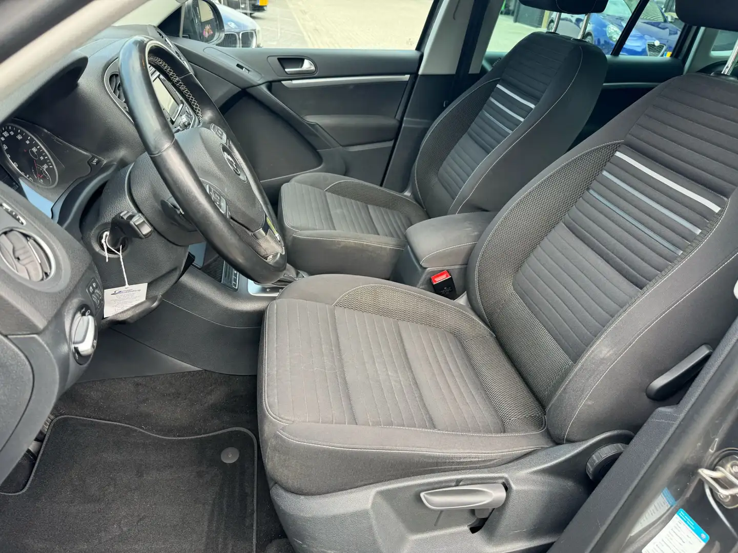 Volkswagen Tiguan 1.4 TSI Sport&Style trekhaak, cruise, navi, automa Gris - 2