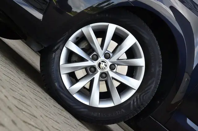 Skoda Octavia view 6