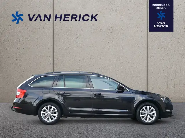 Skoda Octavia view 3