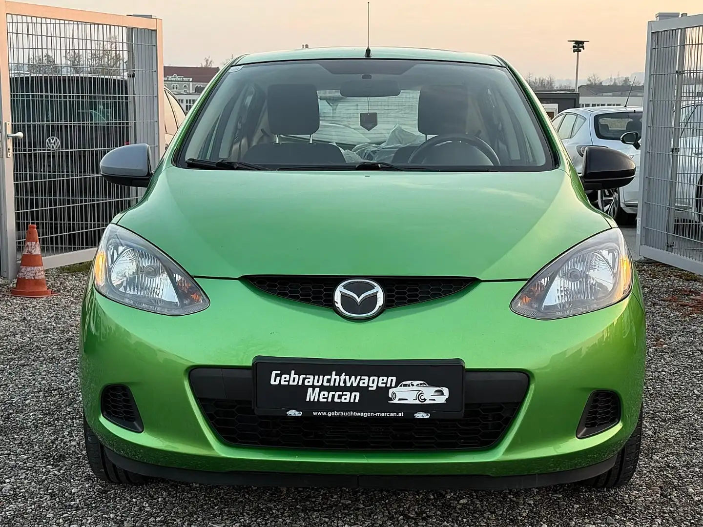 Mazda 2 Mazda2 1,3i CE Plus Grün - 2