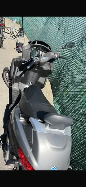 Piaggio MP3 400