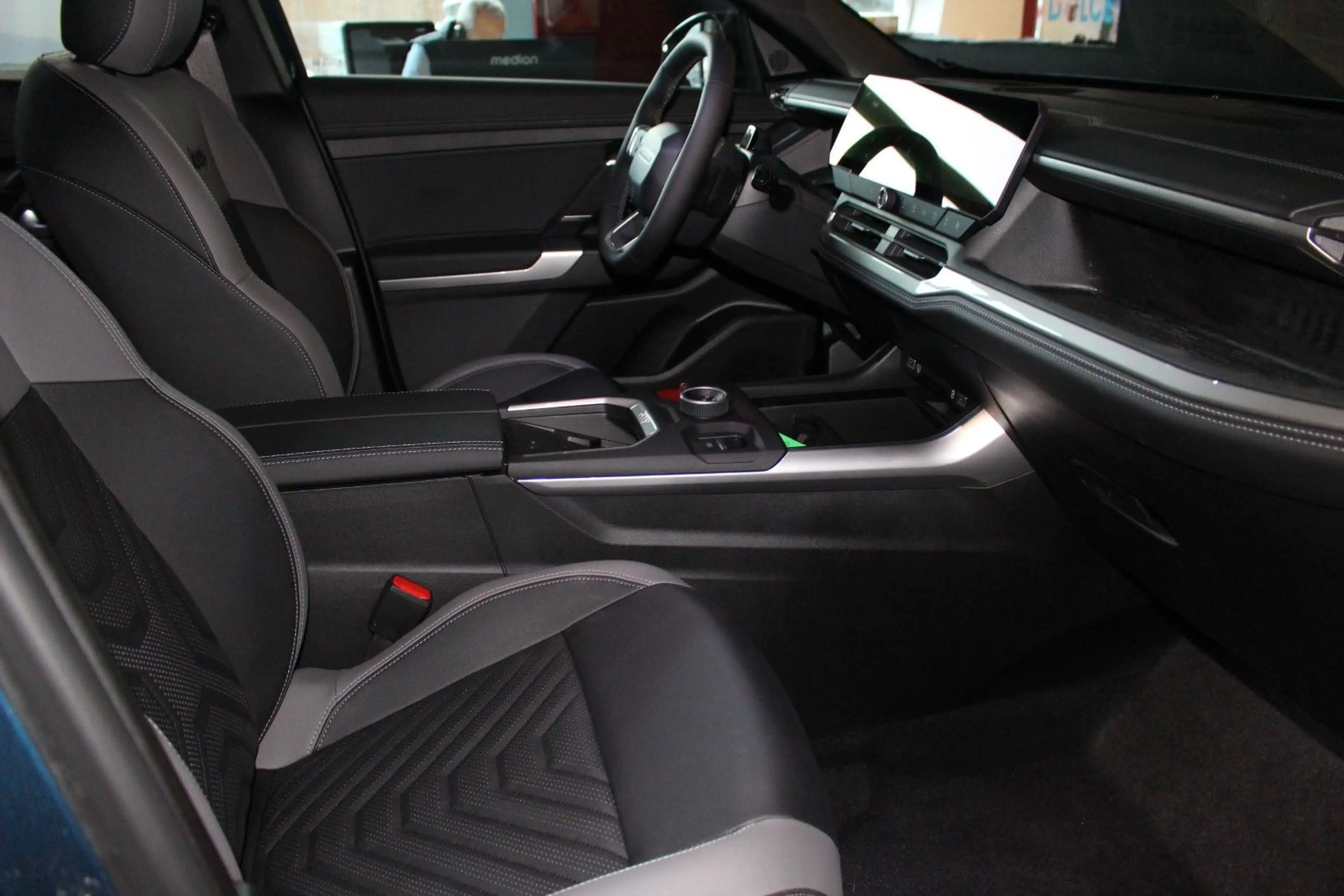 Jeep Compass E-Hybrid 1.2 eDCT 107 kW First Edition — photo 3