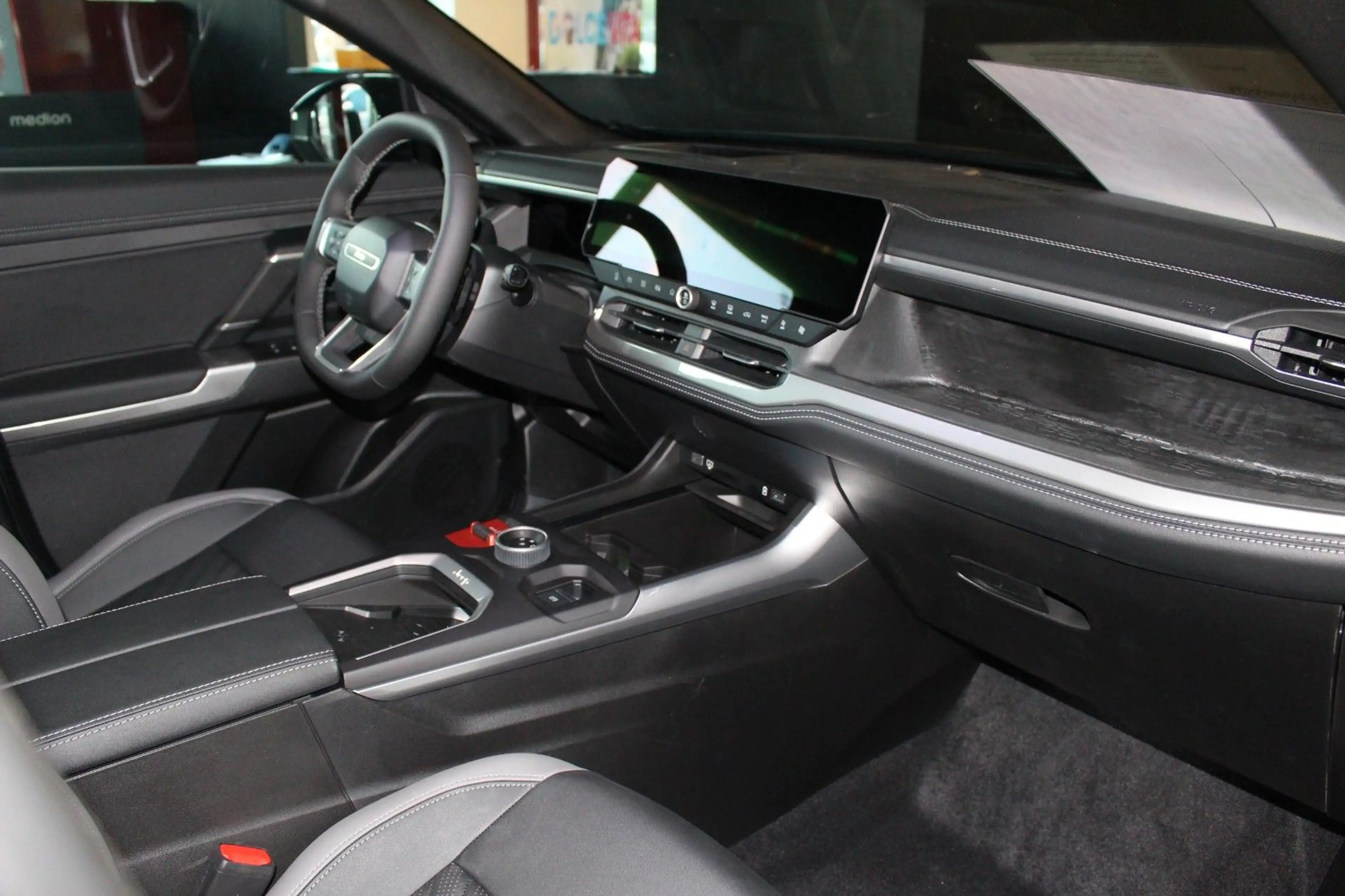 Jeep Compass E-Hybrid 1.2 eDCT 107 kW First Edition — photo 4