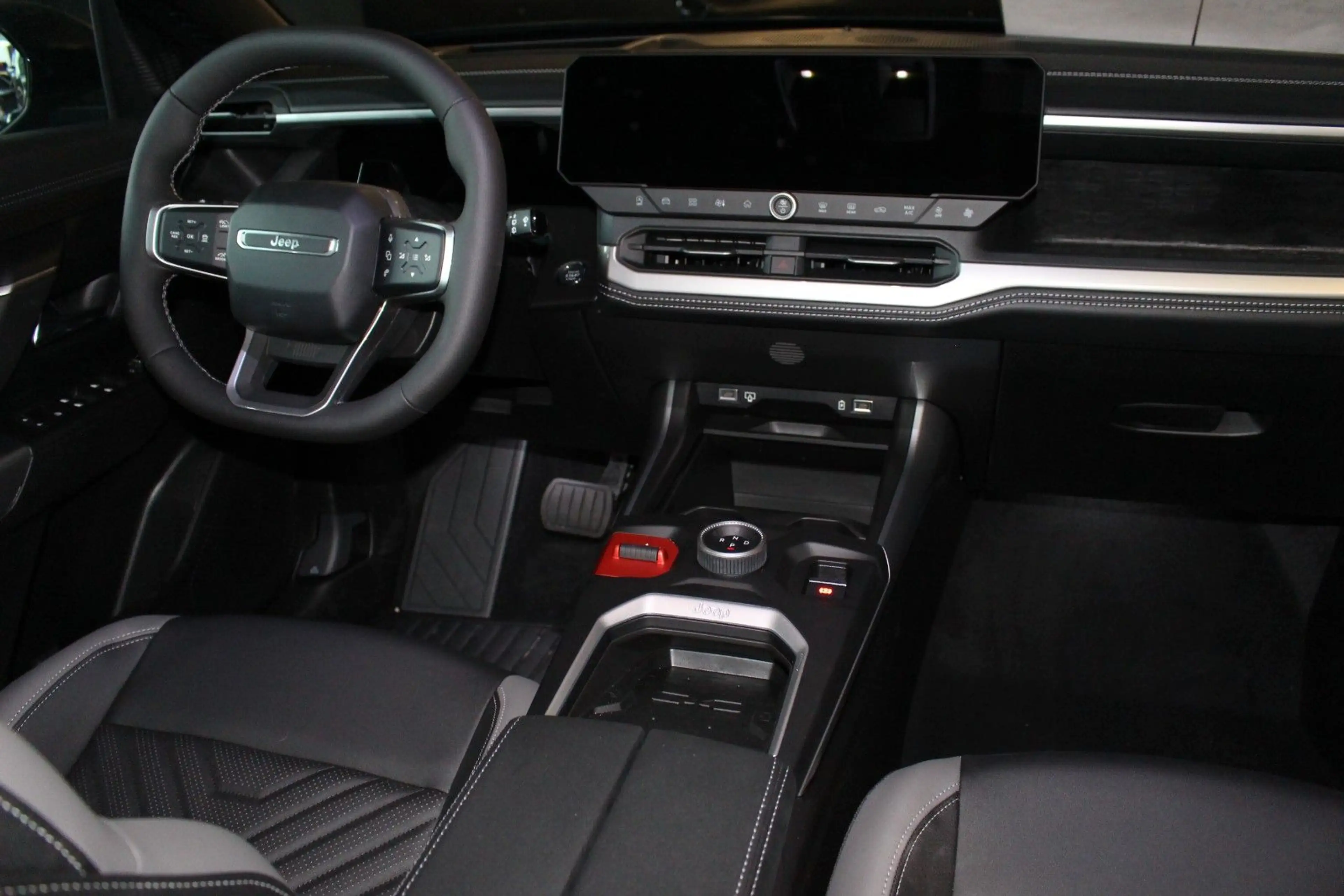 Jeep Compass E-Hybrid 1.2 eDCT 107 kW First Edition — photo 6