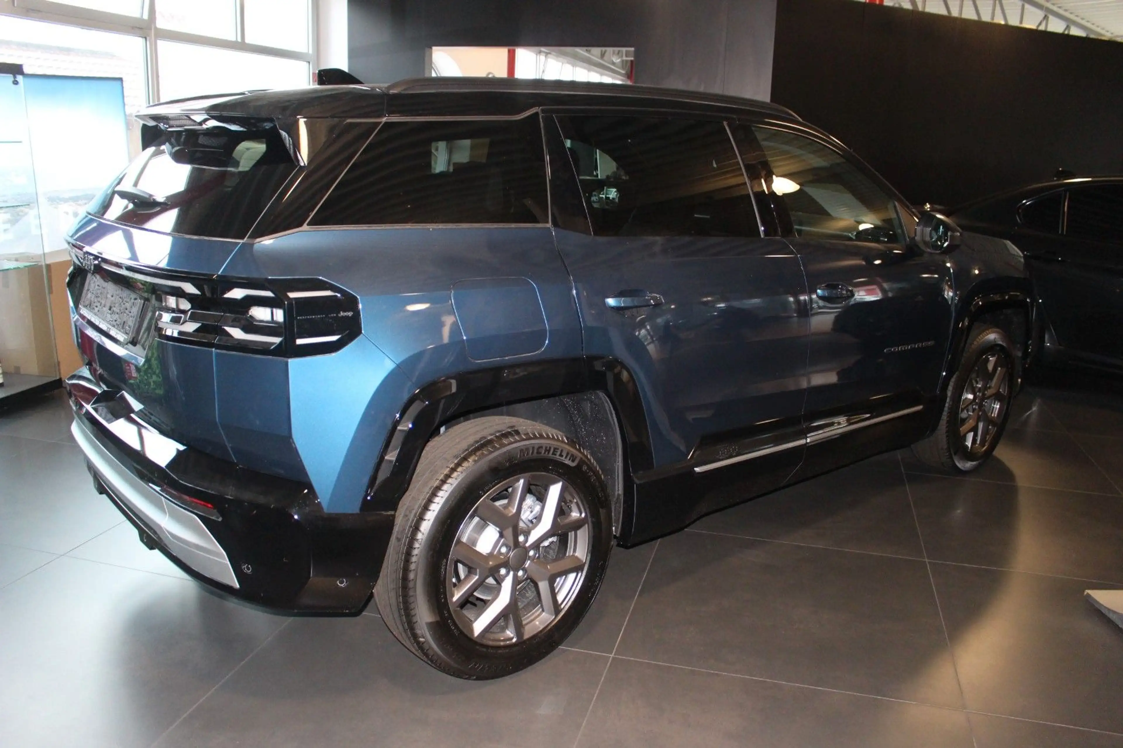 Jeep Compass E-Hybrid 1.2 eDCT 107 kW First Edition — photo 7