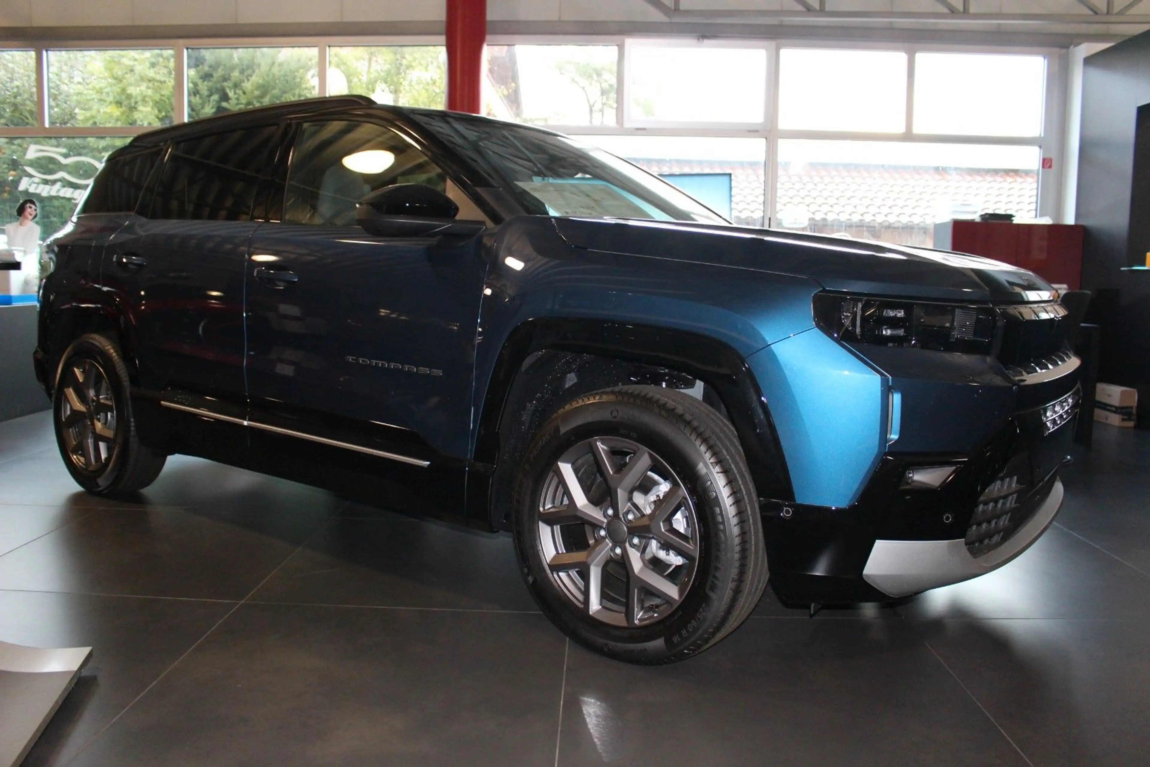 Jeep Compass E-Hybrid 1.2 eDCT 107 kW First Edition — photo 2