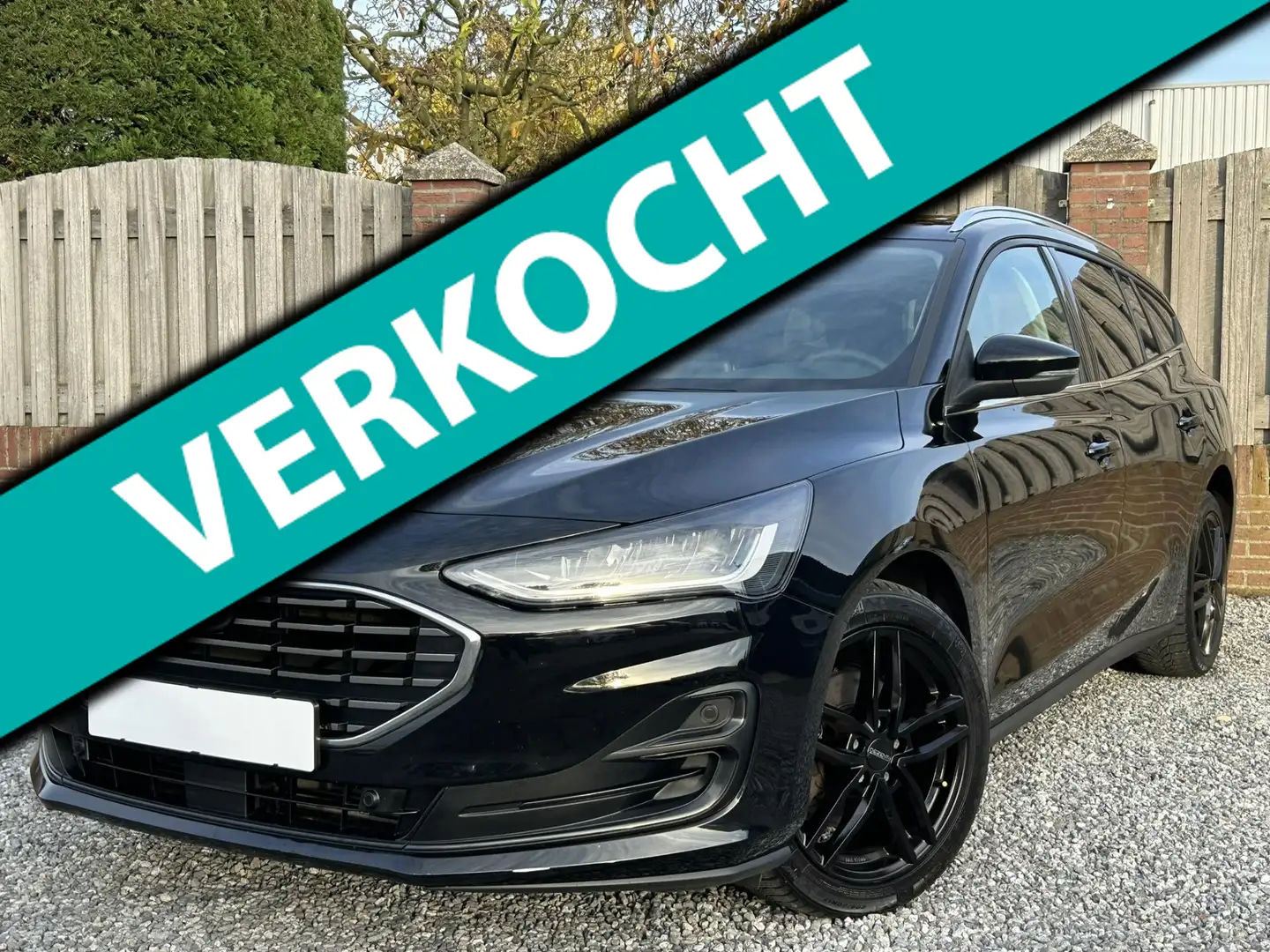 Ford Focus Wagon 1.0 EcoBoost Hybrid Titanium Noir - 1