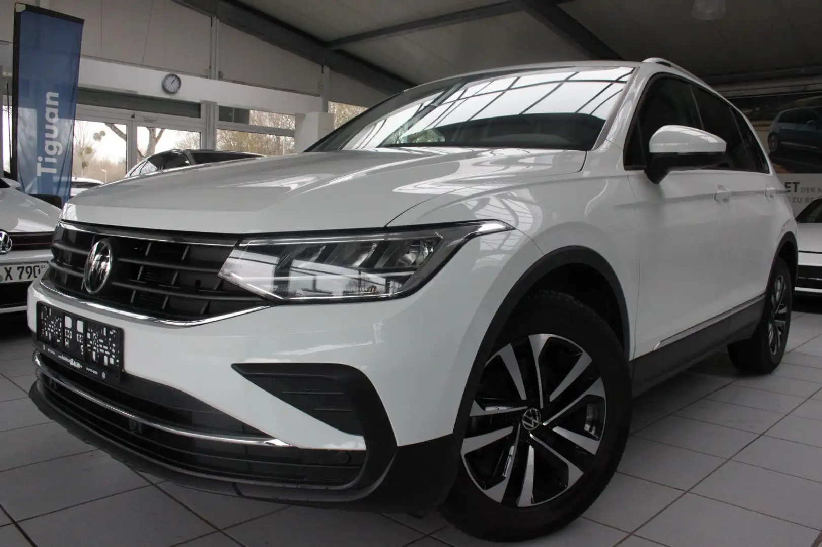 Volkswagen Tiguan /UNITED/DSG/LED/ACC/STZHZ/ALU/EHECK/NAVI Blanco - 2