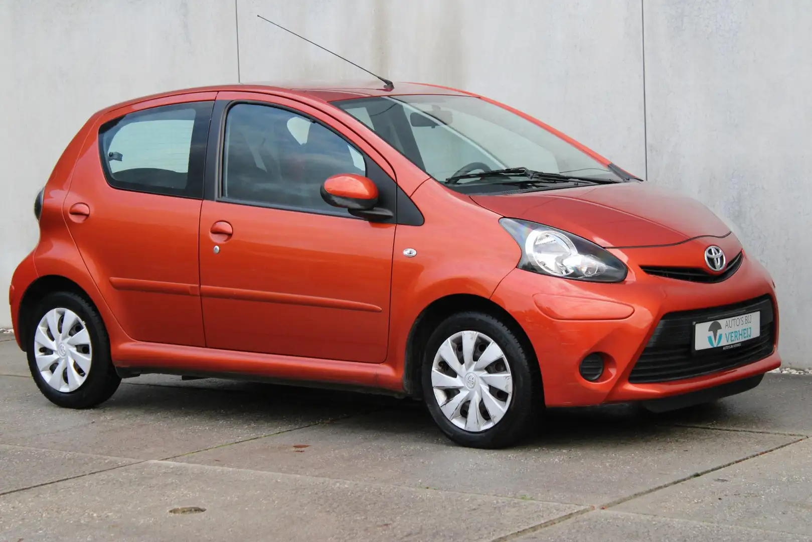 Toyota Aygo 1.0 VVT-i Comfort Orange / AIRCO / 1e EIGENAAR / 5 Orange - 2
