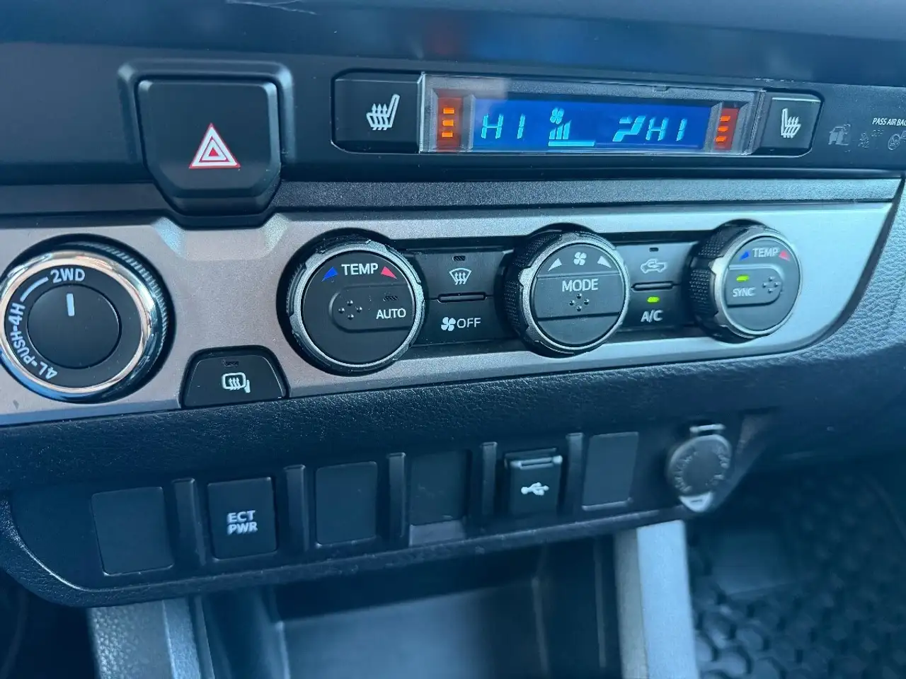 Toyota Tacoma снимка Toyota Tacoma