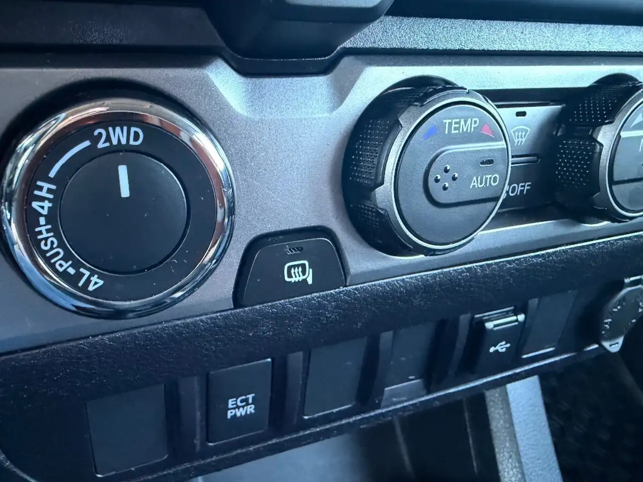Toyota Tacoma снимка Toyota Tacoma