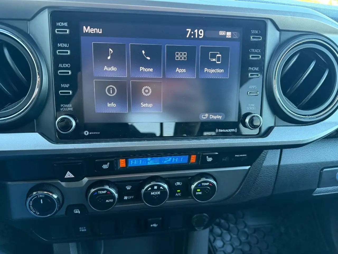 Toyota Tacoma снимка Toyota Tacoma