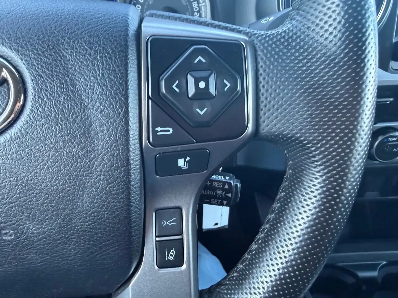 Toyota Tacoma снимка Toyota Tacoma