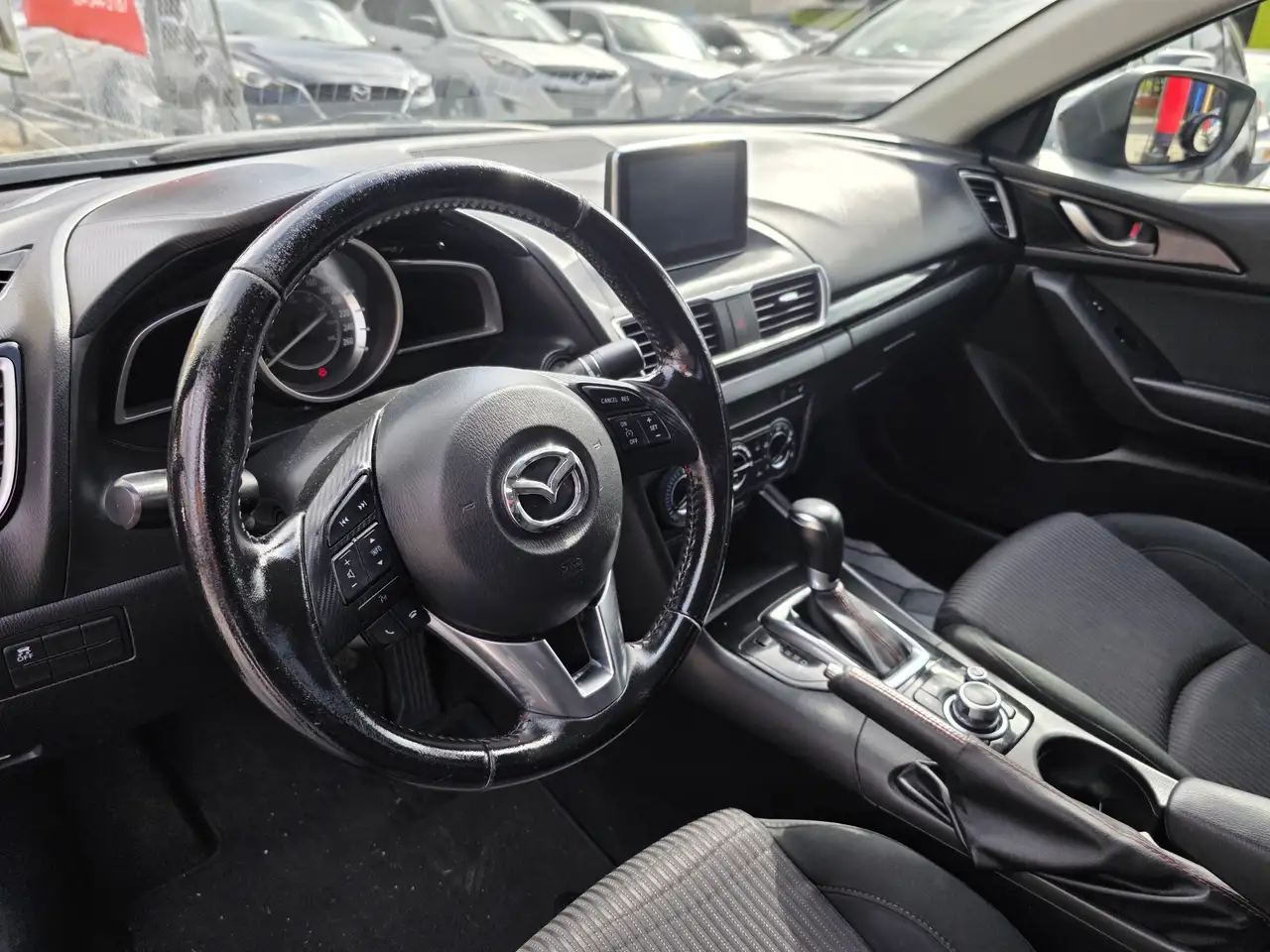 Mazda 3 снимка Mazda 3
