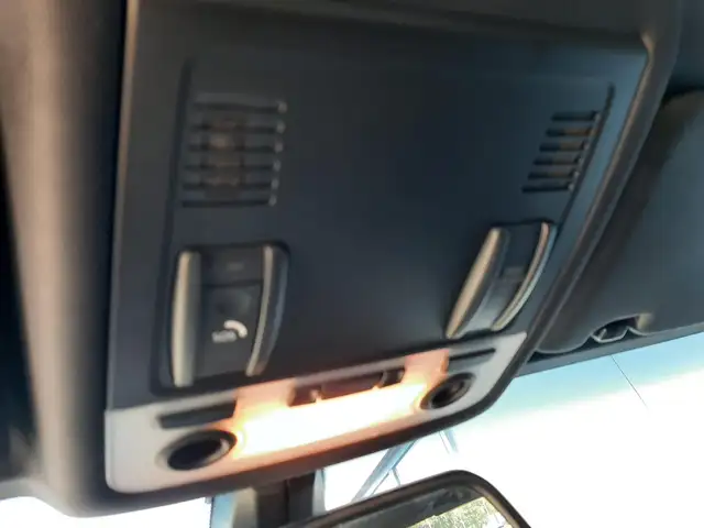 BMW 3 Series view 23