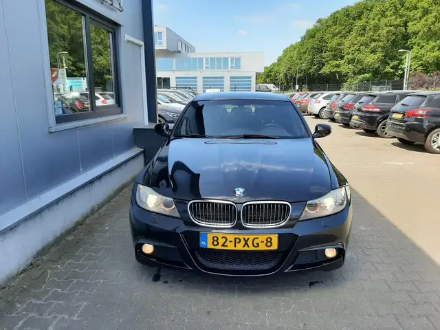 BMW 3 Series view 3