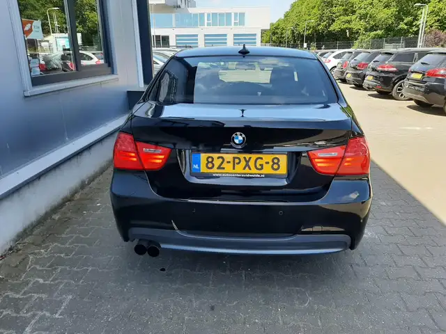 BMW 3 Series view 6