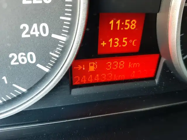 BMW 3 Series view 17