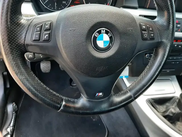 BMW 3 Series view 14